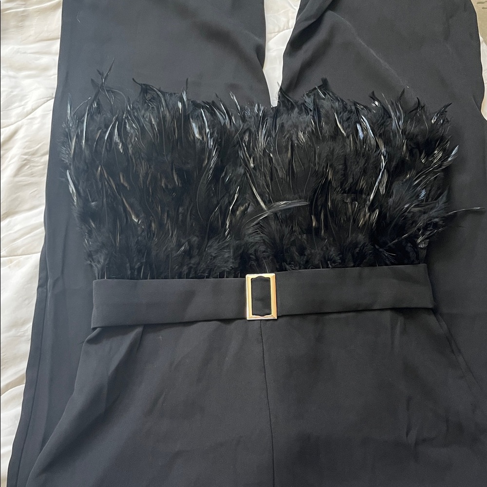 Women'sSingle-Breasted BustierJumpsuit, used left side is missing some feathers